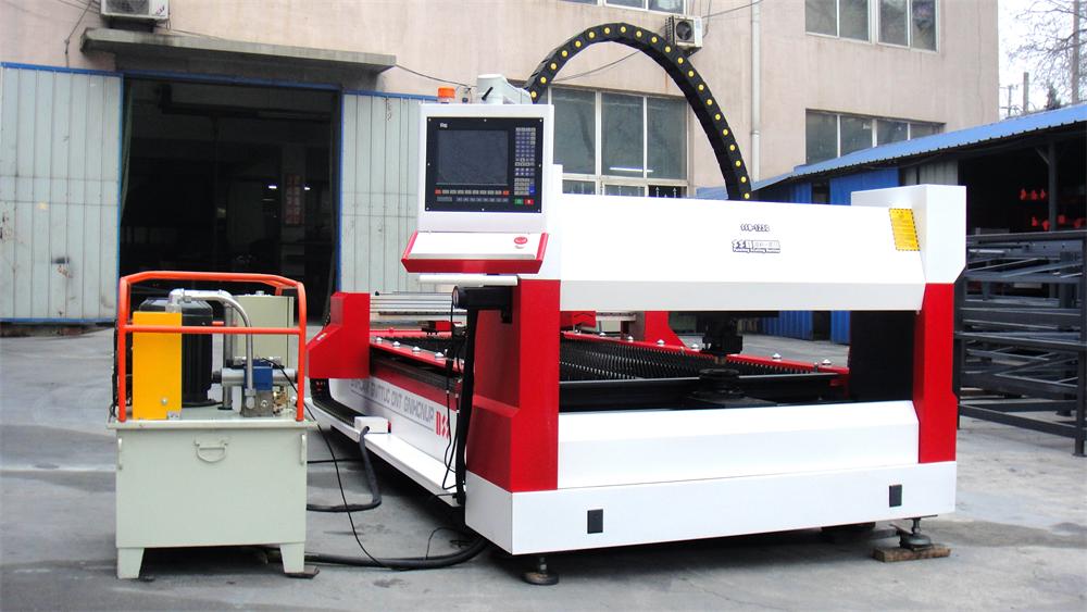 廣告字等離子沖割一體機(jī).jpg 廣告字等離子沖割一體機(jī).jpg