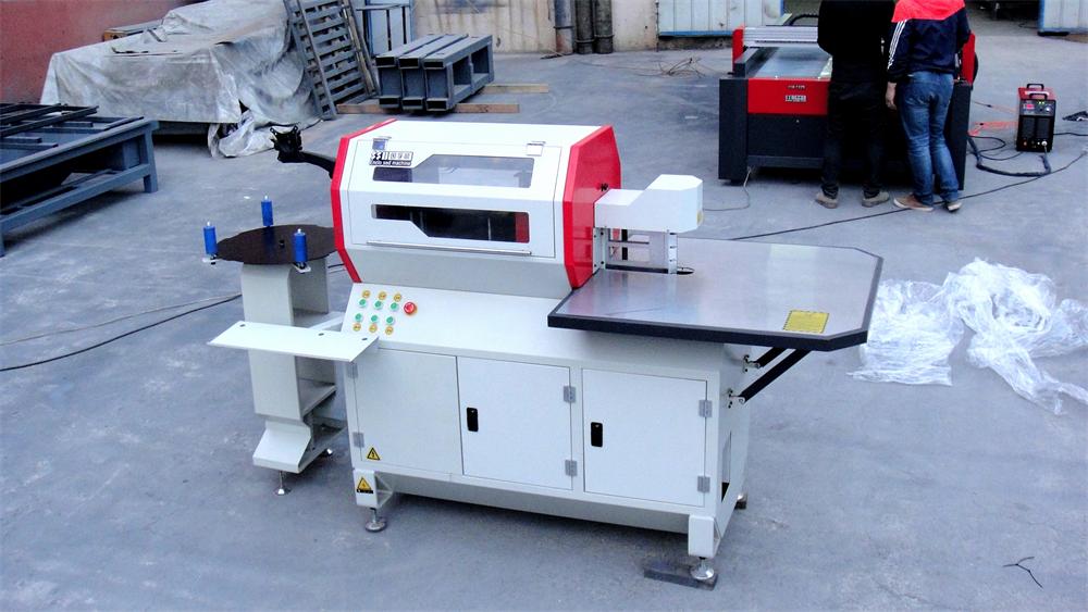 全自動(dòng)發(fā)光字圍字機(jī).jpg 全自動(dòng)發(fā)光字圍字機(jī).jpg