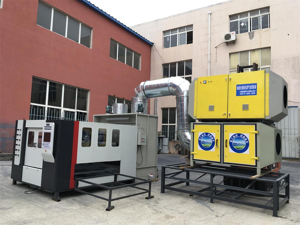 事事達(dá)智能視覺(jué)噴漆機(jī).jpg 事事達(dá)智能視覺(jué)噴漆機(jī).jpg